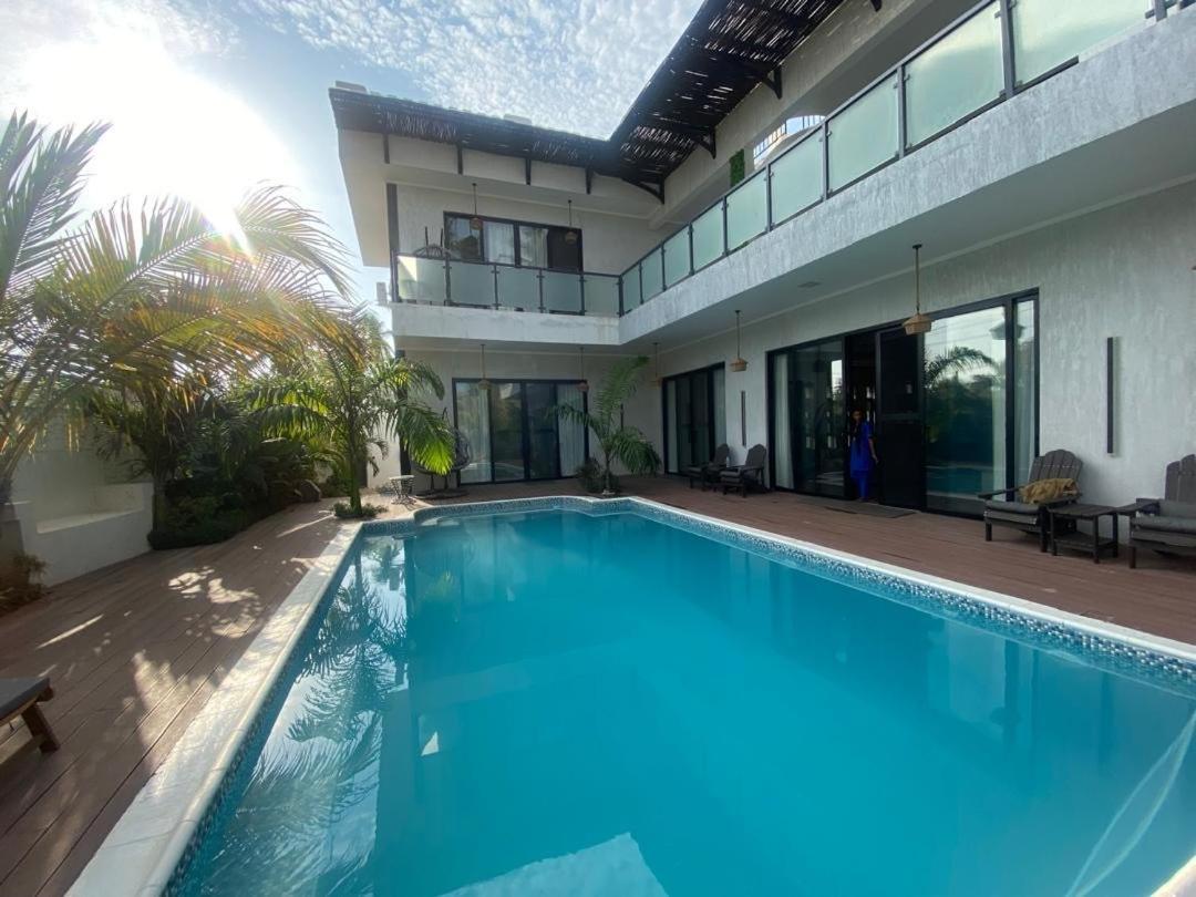Mm Villa, Villa *